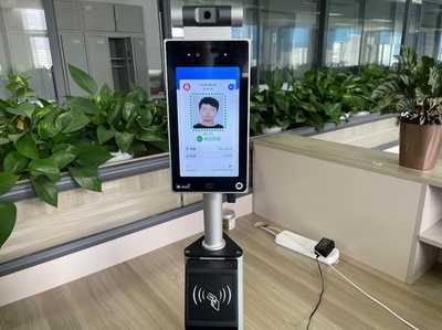 健康宝人脸识别测温一体机 科技助力疫情防控的智能防线